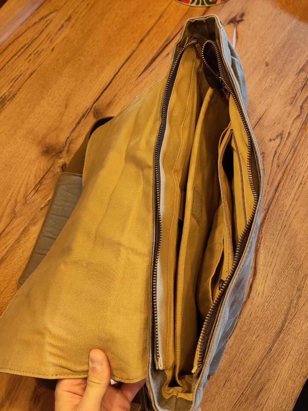 Sacs: Sacoche type militaire pour documents et ordinateur  – D'occasion à Vevey par Thomas0141 1