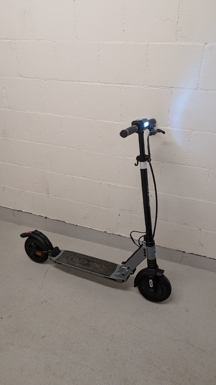 Micro Kickboard: Micro Merlin Grey-Black – D'occasion à Dietikon par b.pierre