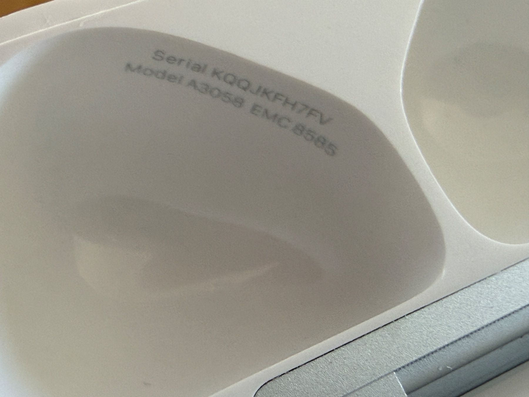 Apple Casques audio: APPLE AirPods 4 Charging Case – D'occasion à Lausanne par Nine1982 3