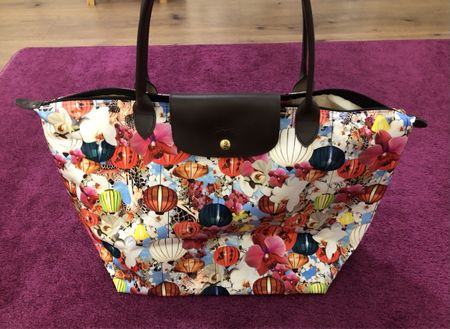 Tasche von Longchamp mit Design von Mary Katrantzou