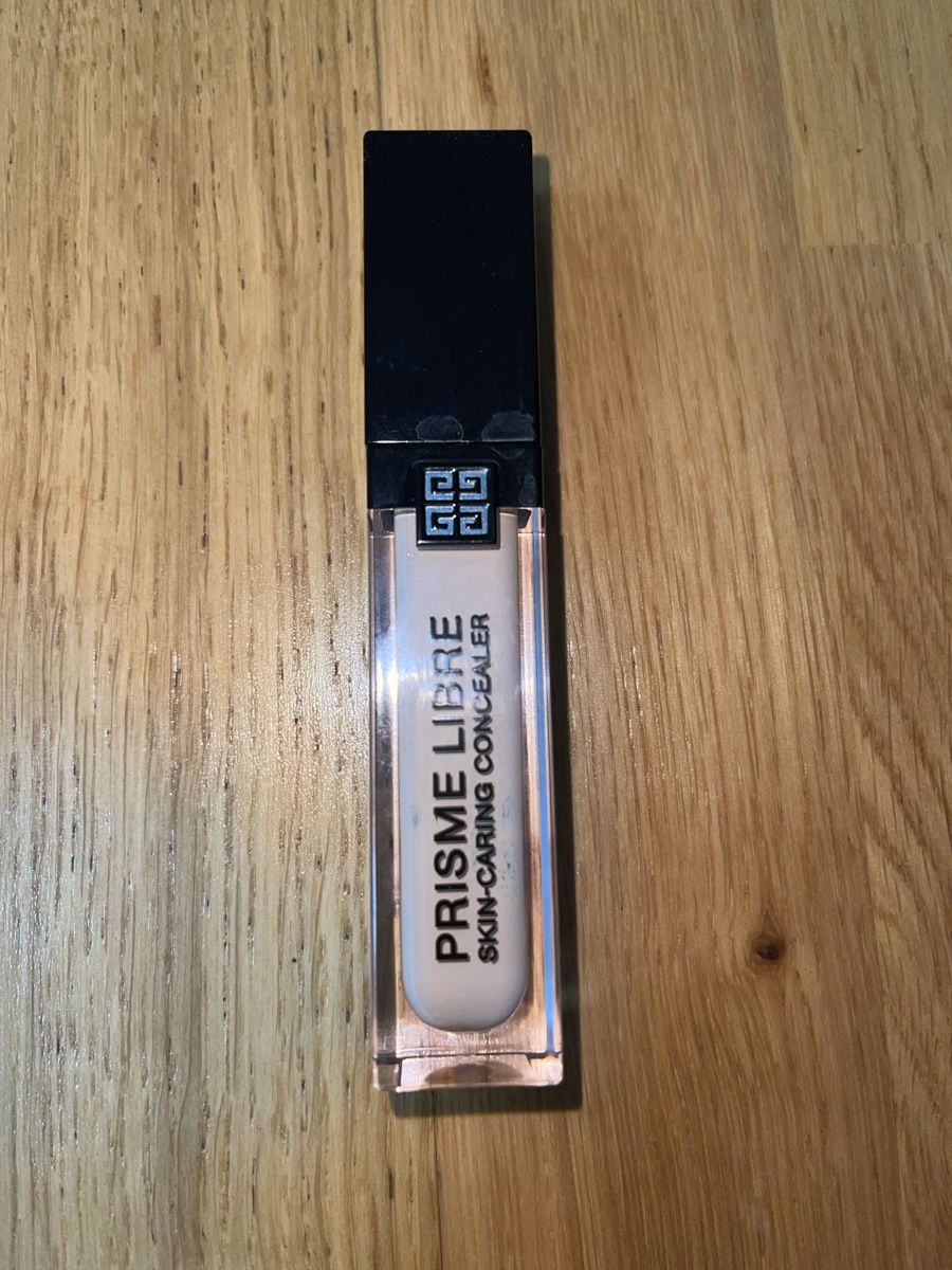 Givenchy Make-up: Givenchy Concealer - W100 – Nuovo (secondo la descrizione) da Fehraltorf venduto da aly_fn 1