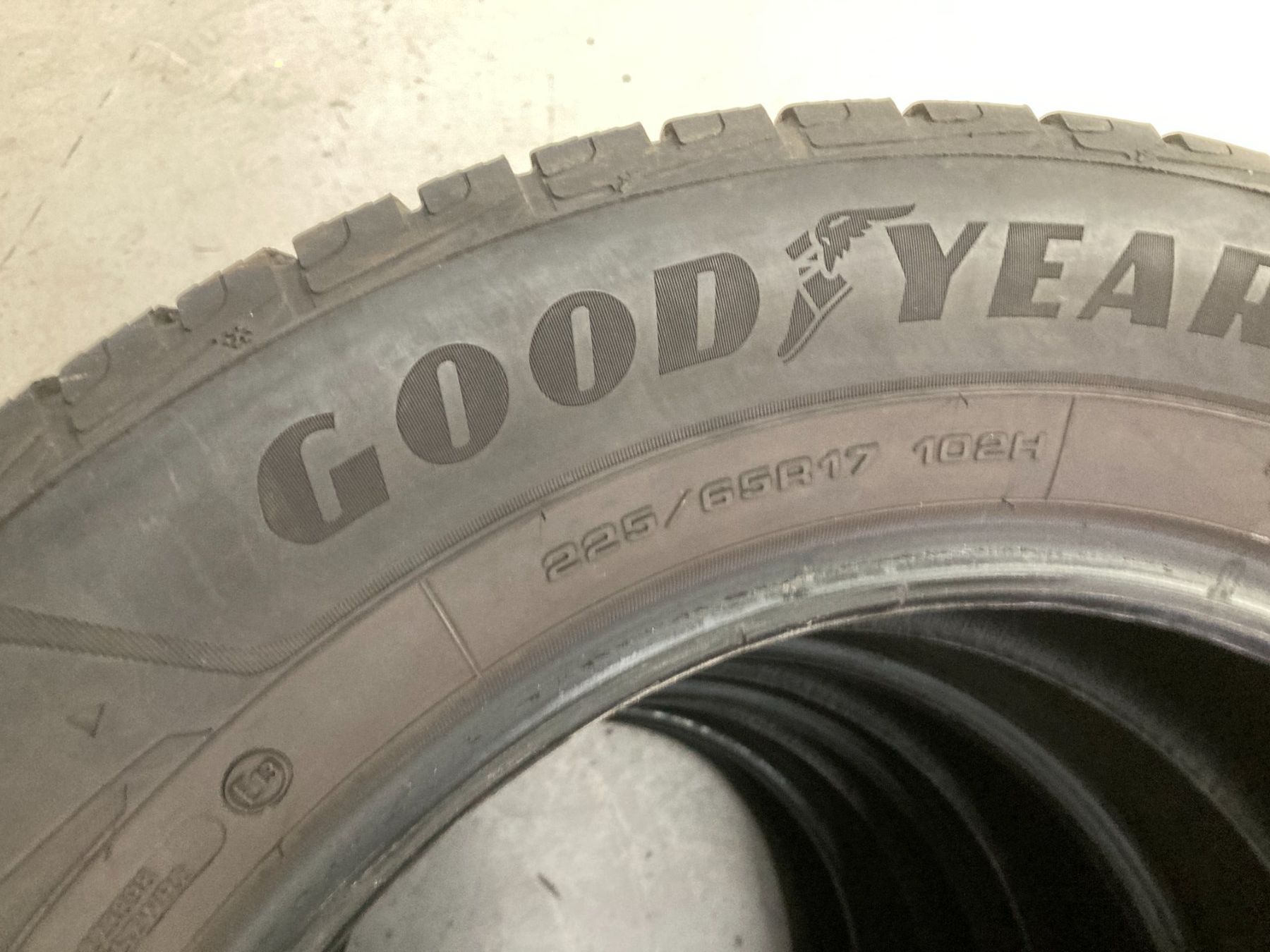 Goodyear Pneus & Kompletträder: 225/65R17 Winterpneu Good Year – Neu und originalverpackt aus Cham von WB2223 3
