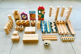 Kugelbahnteile aus Holz