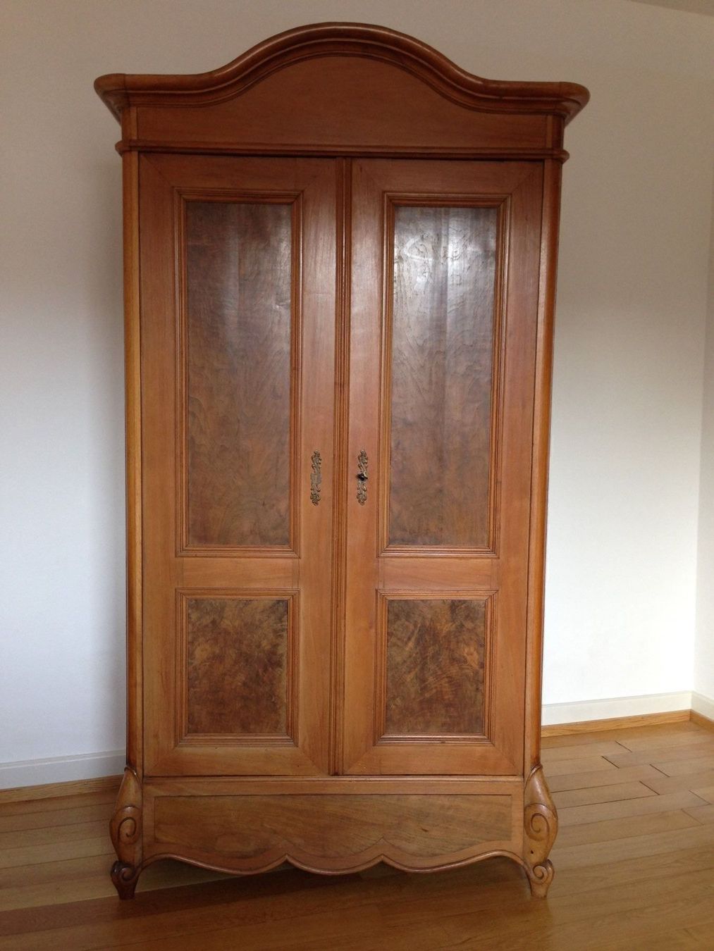 Armadi: Jugendstil Schrank – Usato da Zürich venduto da Coris