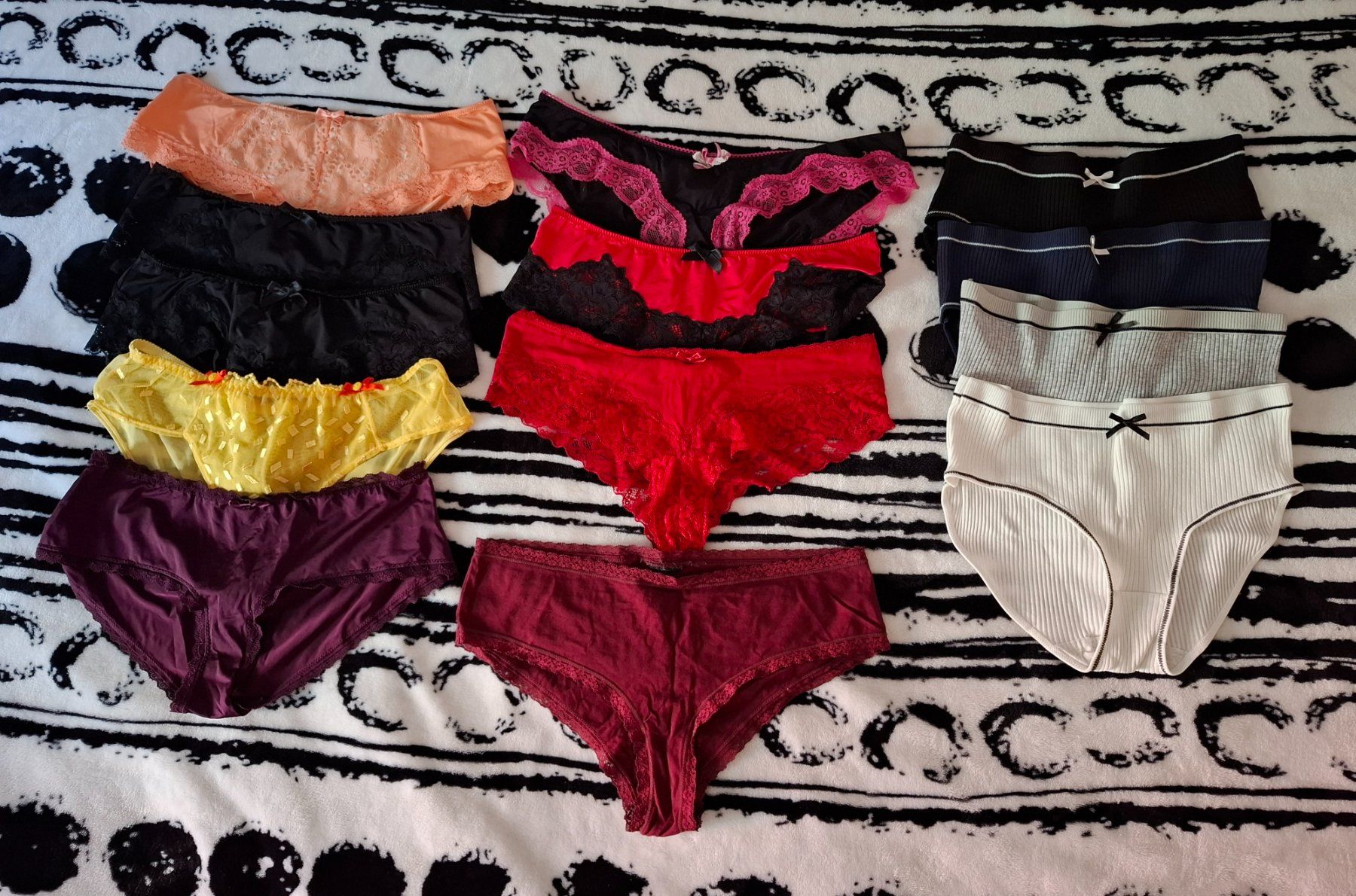 Autres dessous: Div.Unterhosen/Slips gr.ca. 36/38 – D'occasion à Oberurnen par rotty80