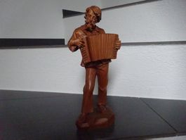 Skulptur / Musiker mit Akkordeon Örgeli