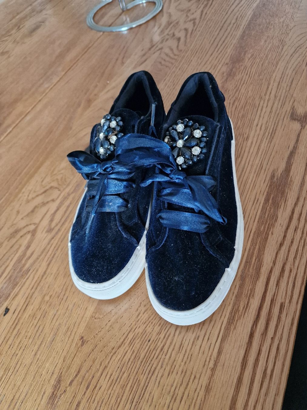 Scarpe da donna: jolie paire de basket excellente état – Nuovo (secondo la descrizione) da Cheseaux sur Lausanne venduto da pan_skd5