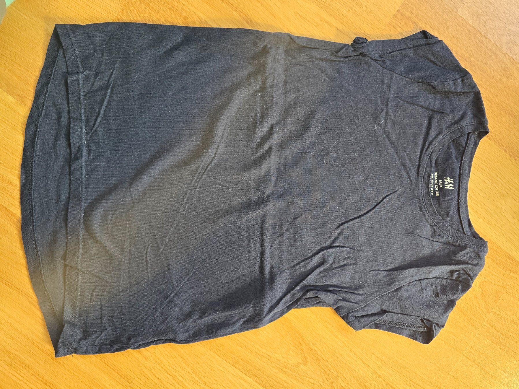 Blusen, T-Shirts & Tops: T-Shirt Gr. 122 / 128 – Gebraucht aus Büttikon AG von Amineah