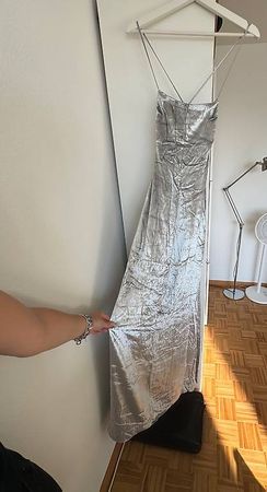 Silbernes Abendkleid