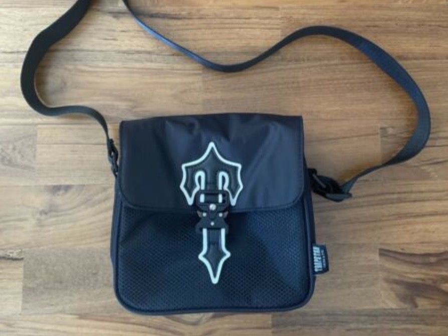 New black Trapstar bag Kaufen auf Ricardo