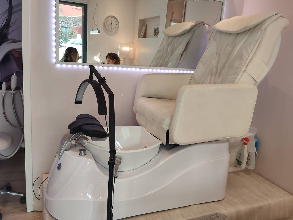 Lettini & sedie per cosmetici: Fauteuil pédicure spa avec massage et hydromassage – Usato da Carouge GE venduto da fer_cd8d 1