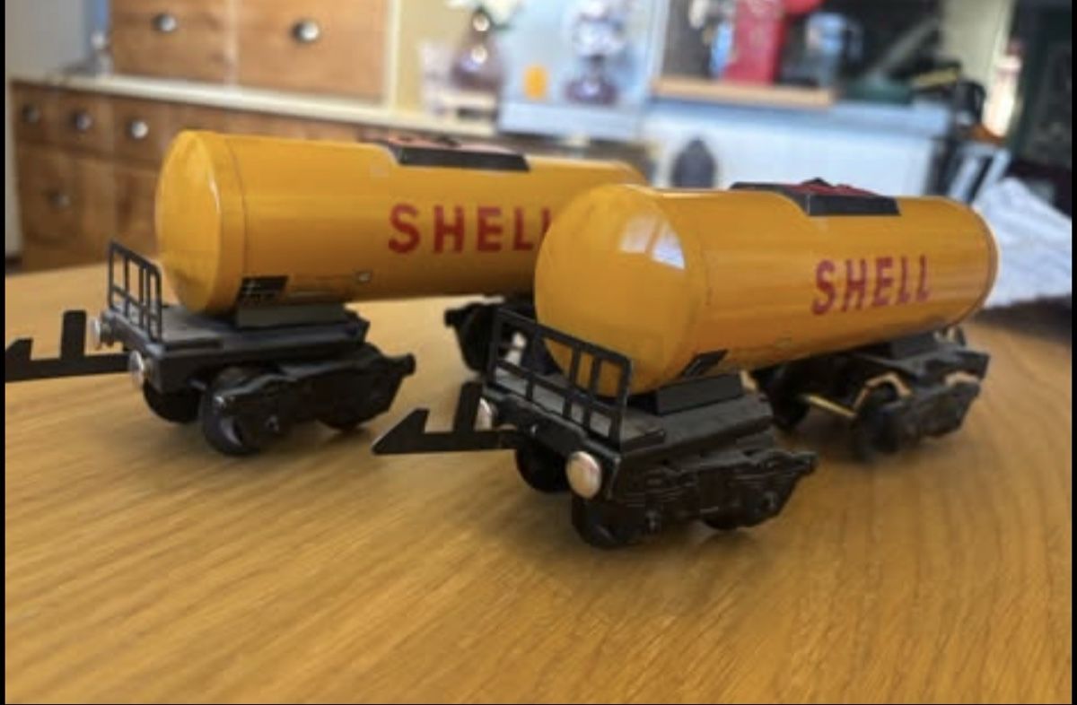 Modellini di ferrovie: Deux wagons Shell sans marque  – Usato da Orbe venduto da car_8grw
