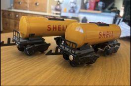 Deux wagons Shell sans marque 