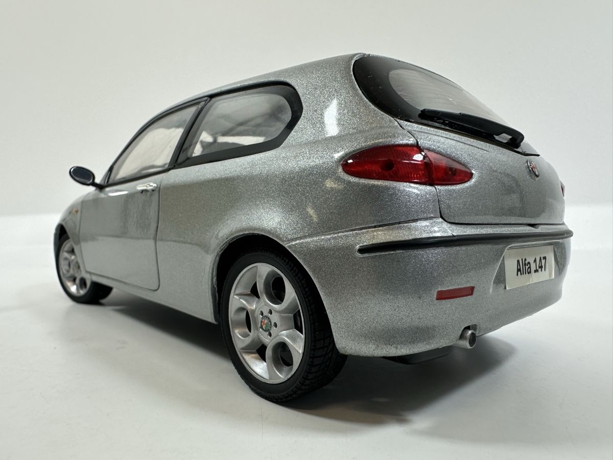 Alfa Romeo Modellini d'auto: Alfa Romeo 147 1:18, silber, RICKO – Usato da Zofingen venduto da rf9_x2xt 3