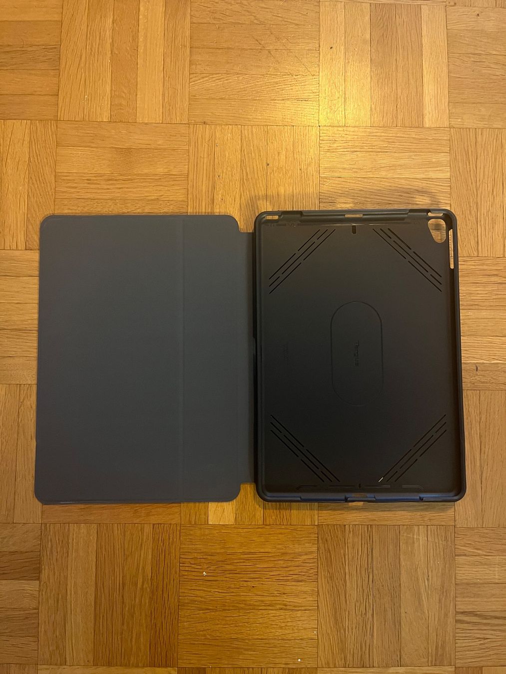 Targus Coques & Sacs: Étui tablette Targus noir  Format 10 à 11 pouce – D'occasion à Le Mont-sur-Lausanne par ced_rq2d 3
