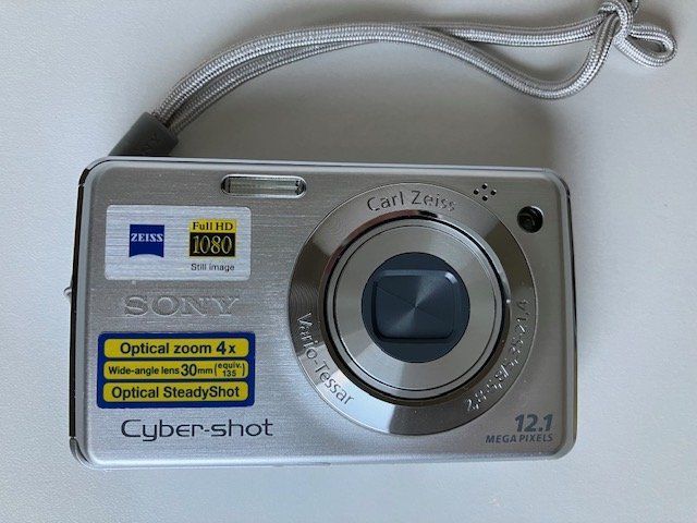 Sony Fotocamera: Sony Digitalcamera DSC-W220 mit Zubehör – Usato da Solothurn venduto da ikebana9
