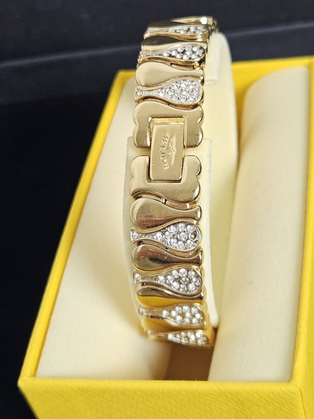 Bracciali & Braccialetti: Statement Gold Plaed Bracelet with Rhinestones, Chic Summer – Usato da Brüttisellen venduto da par_8zbj 1