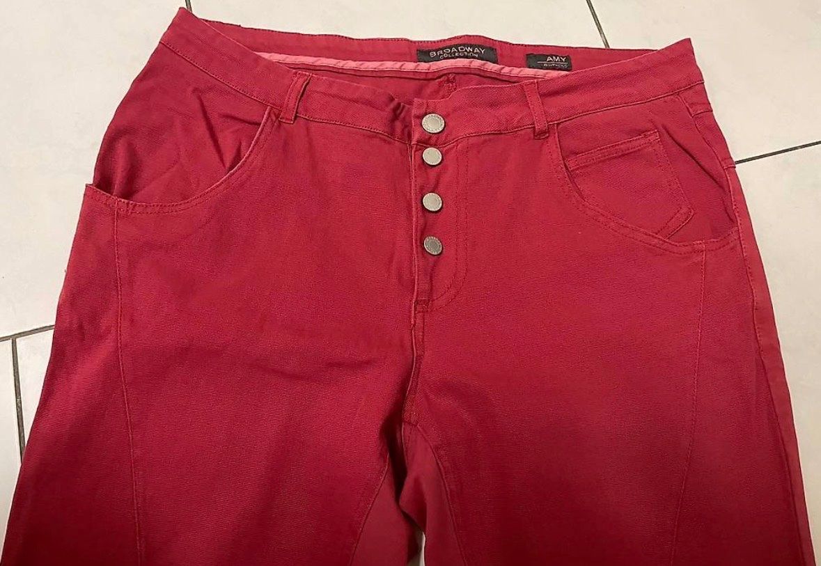 Pantaloni: Hose rot Gr.31 – Usato da Basel venduto da tif_m2h6 1