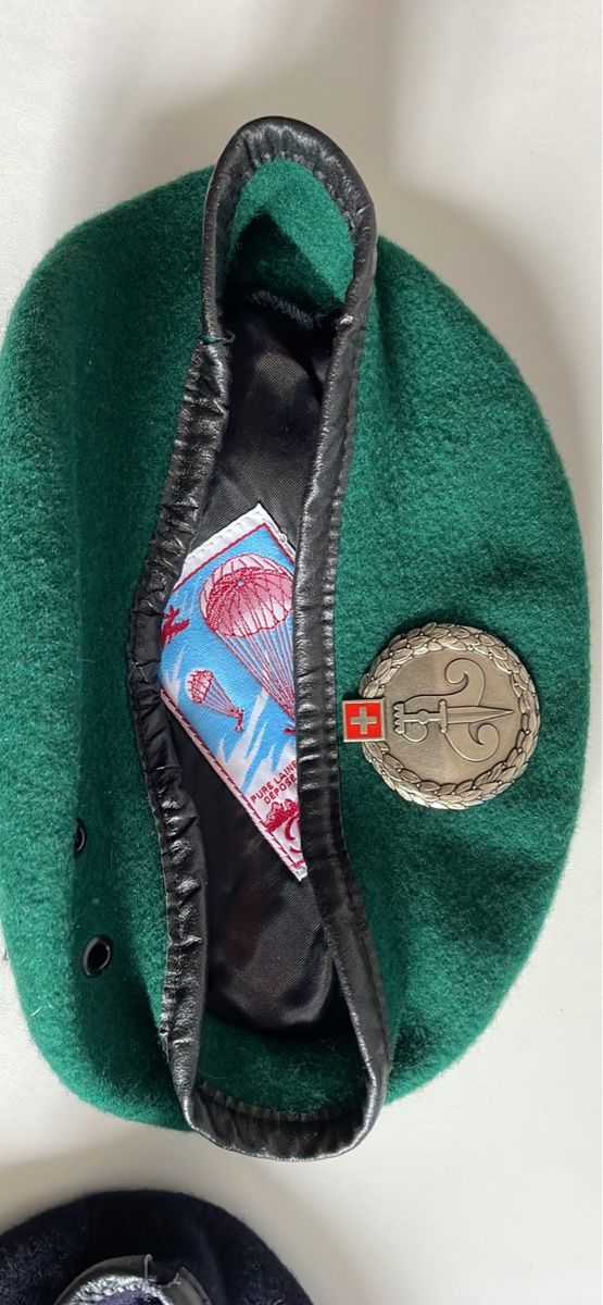 Schweizer Armee Uniformen: Beret Militär – Gebraucht aus Klosters von Andy.