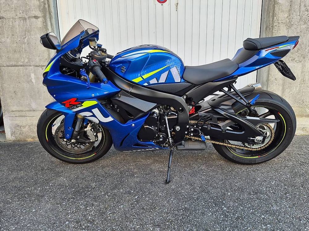 Suzuki Strada: Suzuki - Replica Moto GP gsx-r 750 – Usato da Lausanne venduto da Sylvain15 2