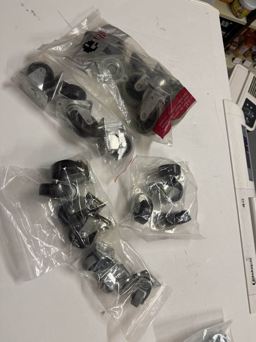 Altro per stoccaggio & trasporto: Räder Lenkrollen Set Metall Neu – Usato da Mönchaltorf venduto da xhedea_15