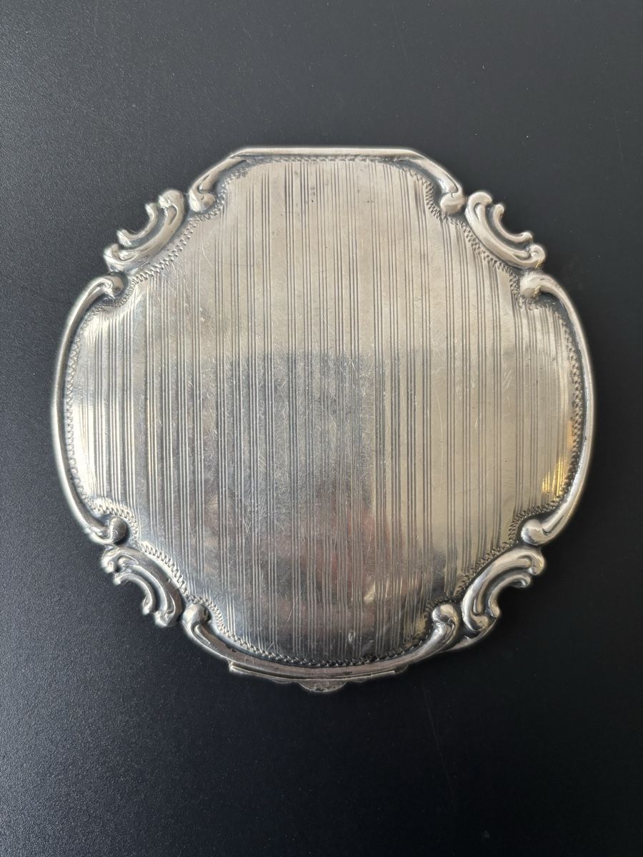 Ciondoli: Jugendstil Puderdose aus 900er Silber – Usato da Winterthur venduto da Anelina_ 1