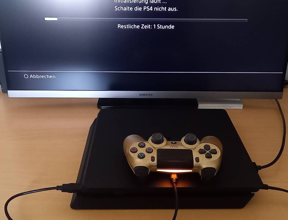 Sony Consoles: PS4 slim 500GB + goldiger Controller – D'occasion à Bazenheid par fat_s6fk 4