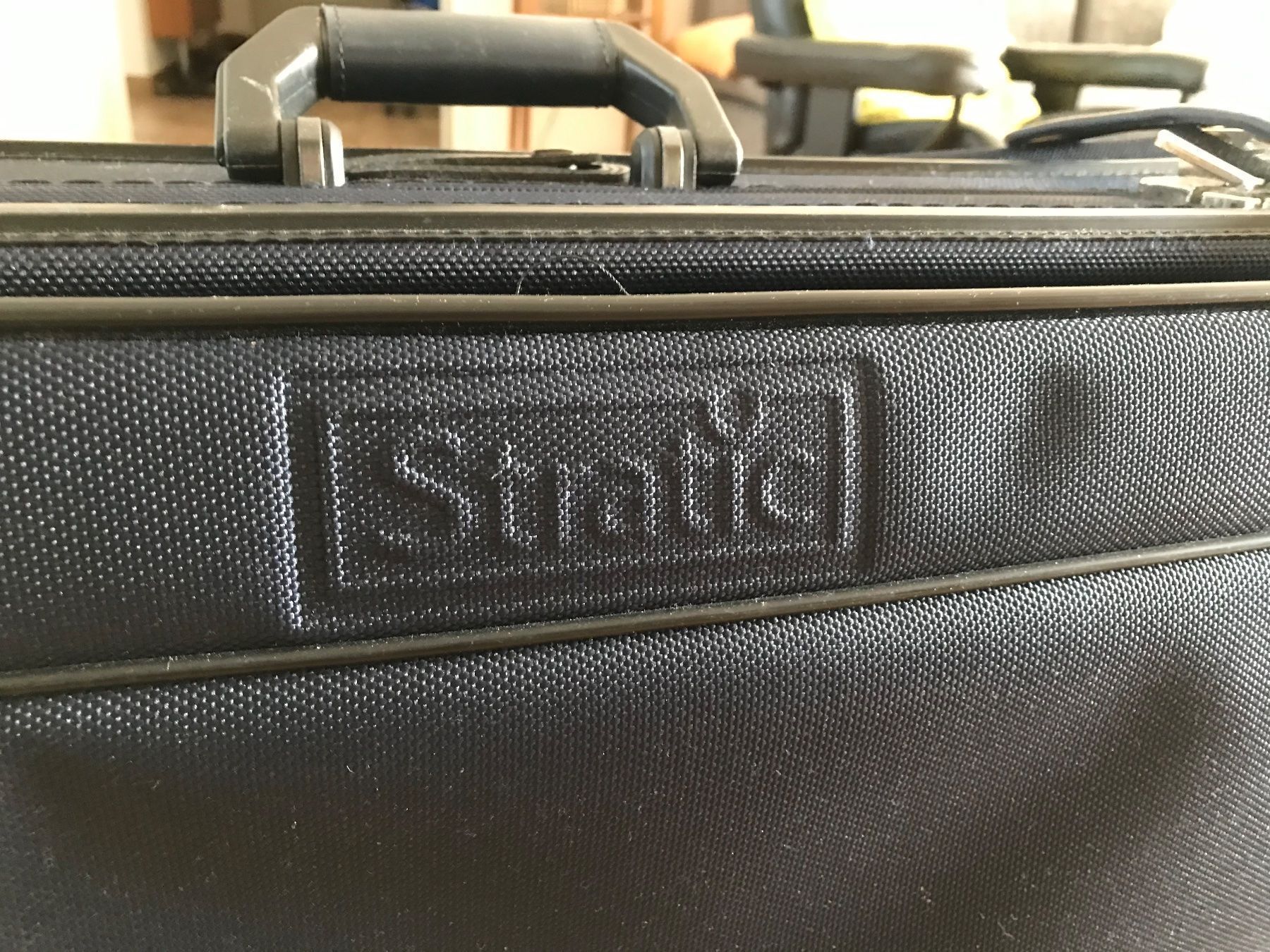 Valigie: Solider Koffer * STATIC * mit 2 Rollen – Usato da Zürich venduto da LodgE-21 1