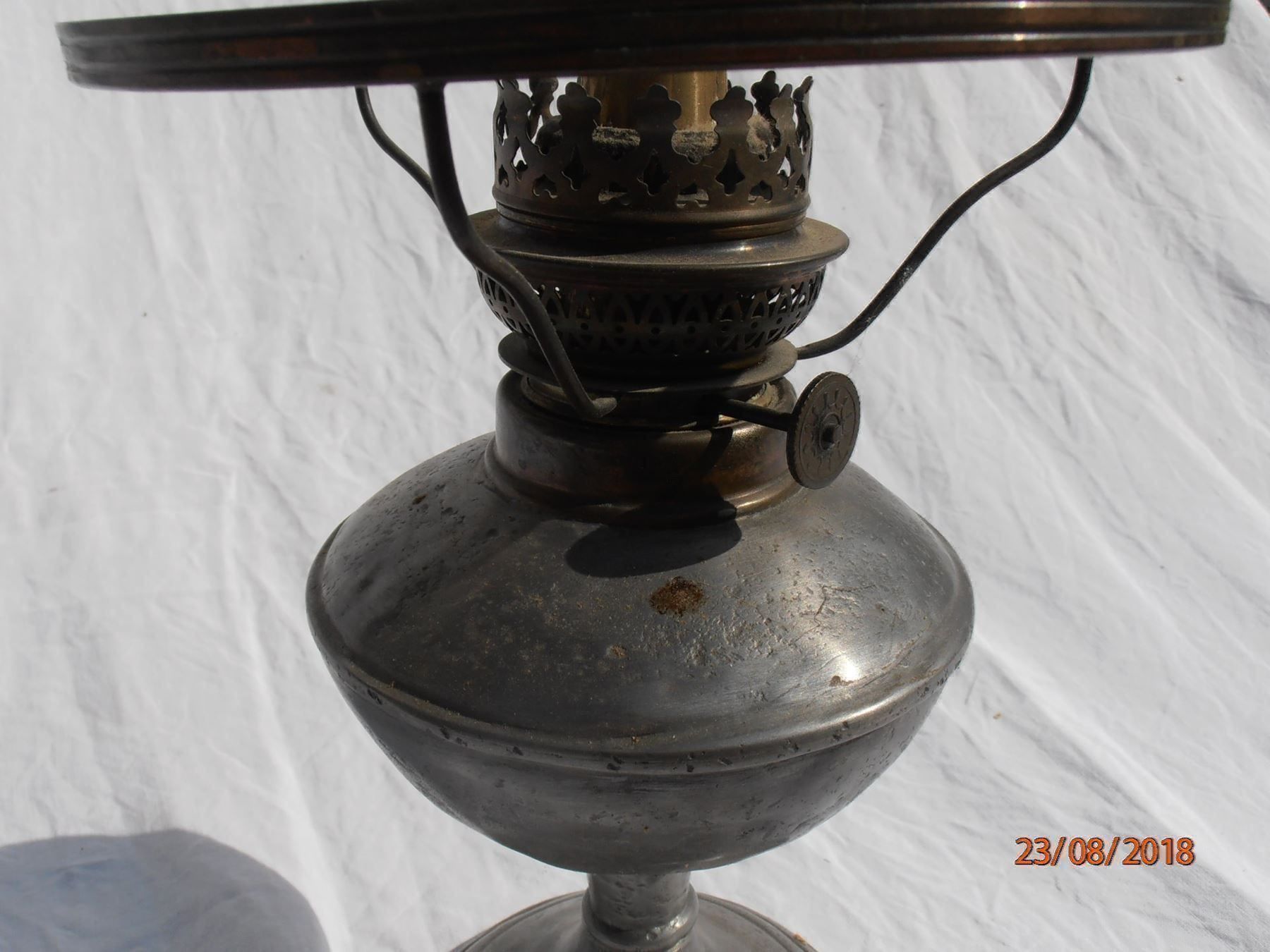 Lampade: antike Petrol Lampe mit Glaszylinder – Usato da Bischofszell venduto da Museumscafe 4