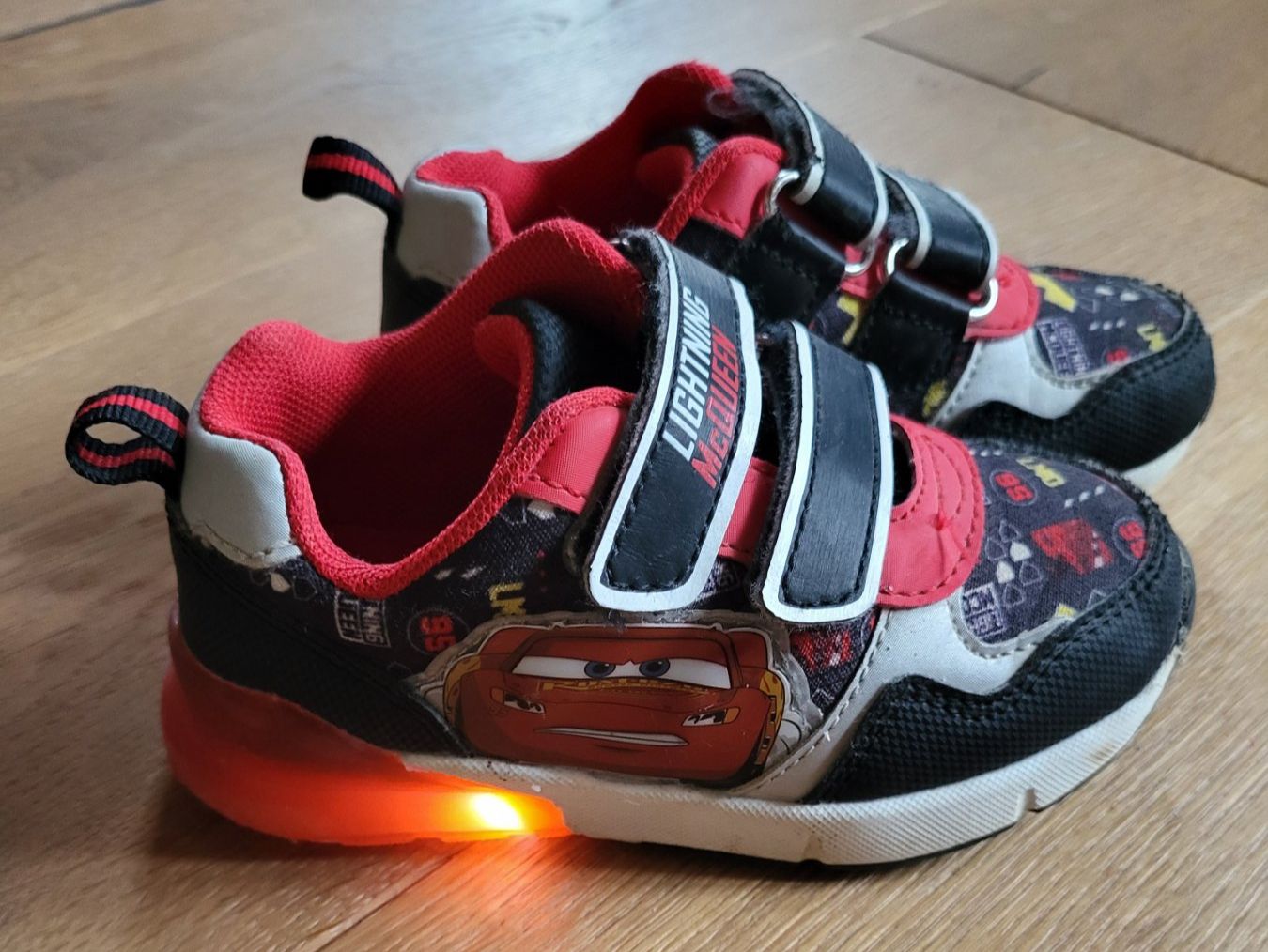 Scarpe per ragazzi: Sneaker Cars / Kinderschuhe  grösse 23 – Usato da Jona venduto da Dunschere86