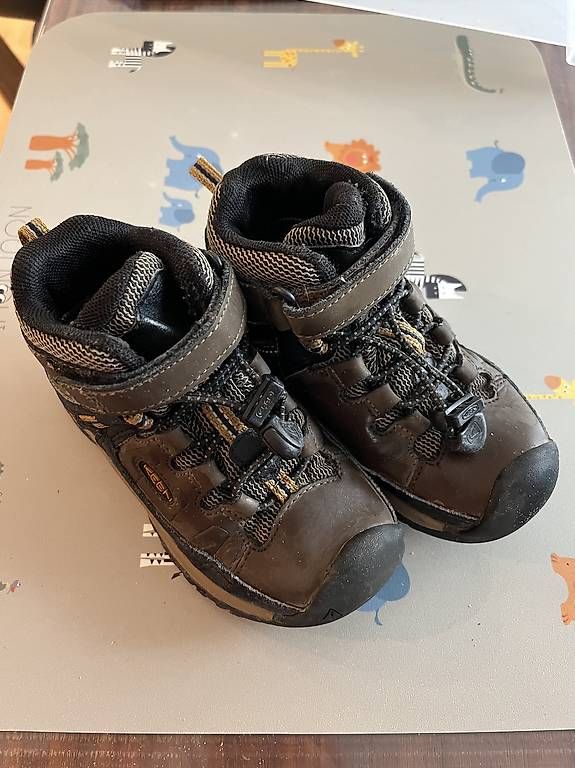 Keen Scarpe per ragazzi: Wanderschuhe Kind Grösse 25 Keen – Usato da Rothenburg venduto da mti_m6yj