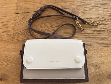 Elegante Charles & Keith Handtasche - Herbst Kollektion