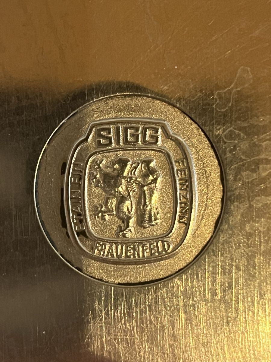 Sigg Set di piatti: Zinnkrug mit 6 Becher und Tableau – Usato da Boniswil venduto da escorpio 4