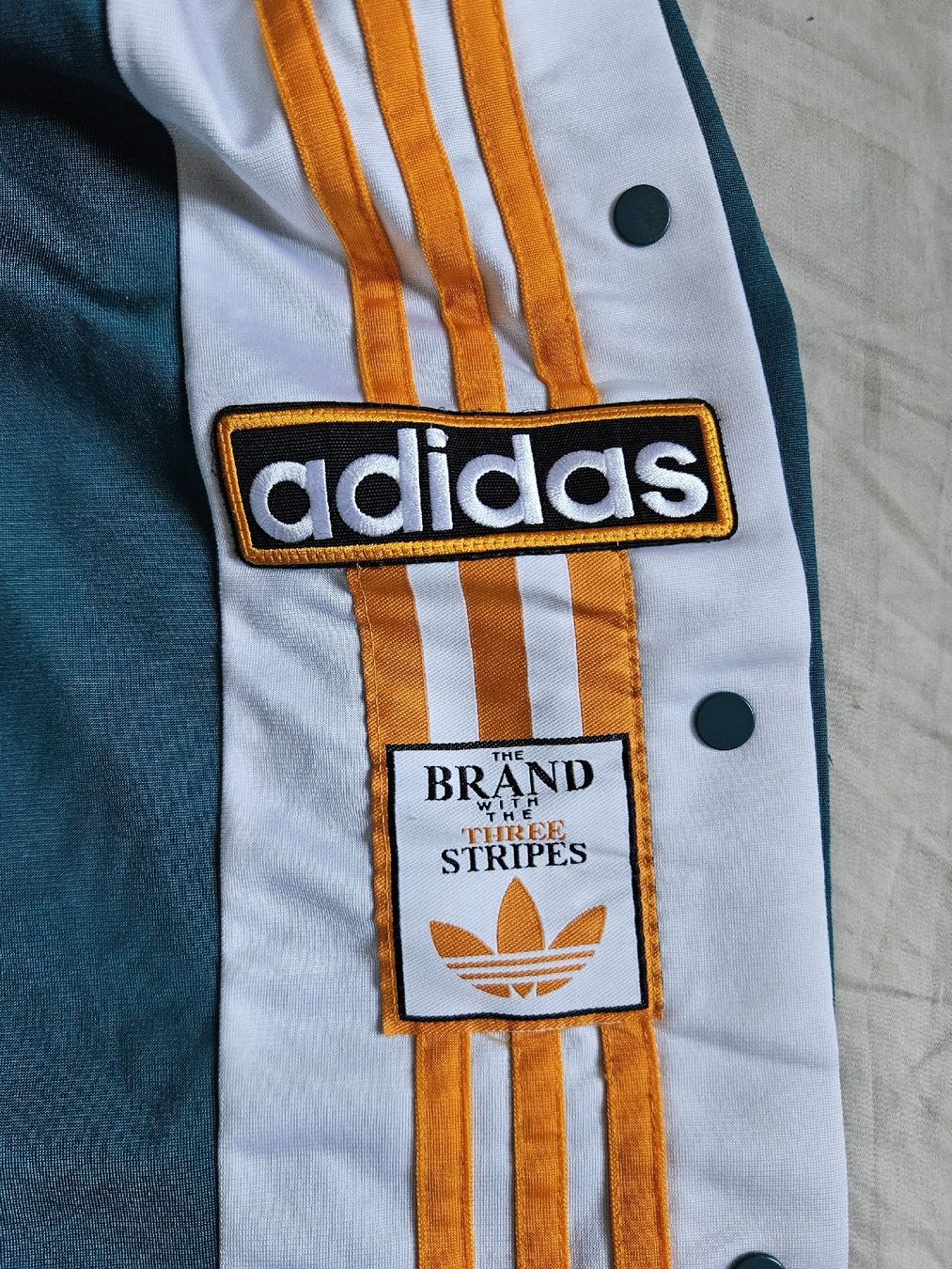 Adidas Hosen: Vintage Addidas Trainerhose – Gebraucht aus Basel von lic_q9m2 1