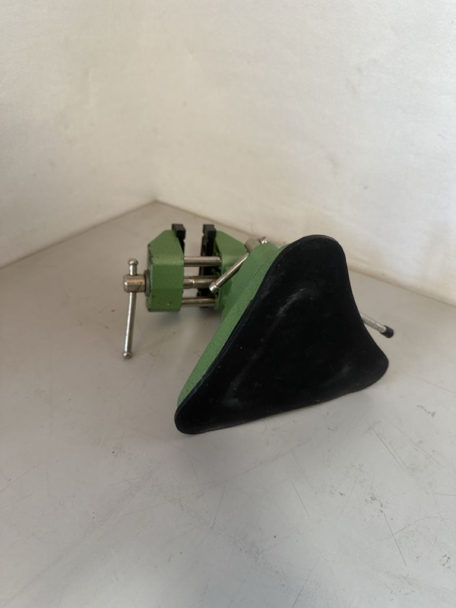 Tous les outils: Mini Vise green suction base used condition – D'occasion à Elsau par MANWITHVAN 2