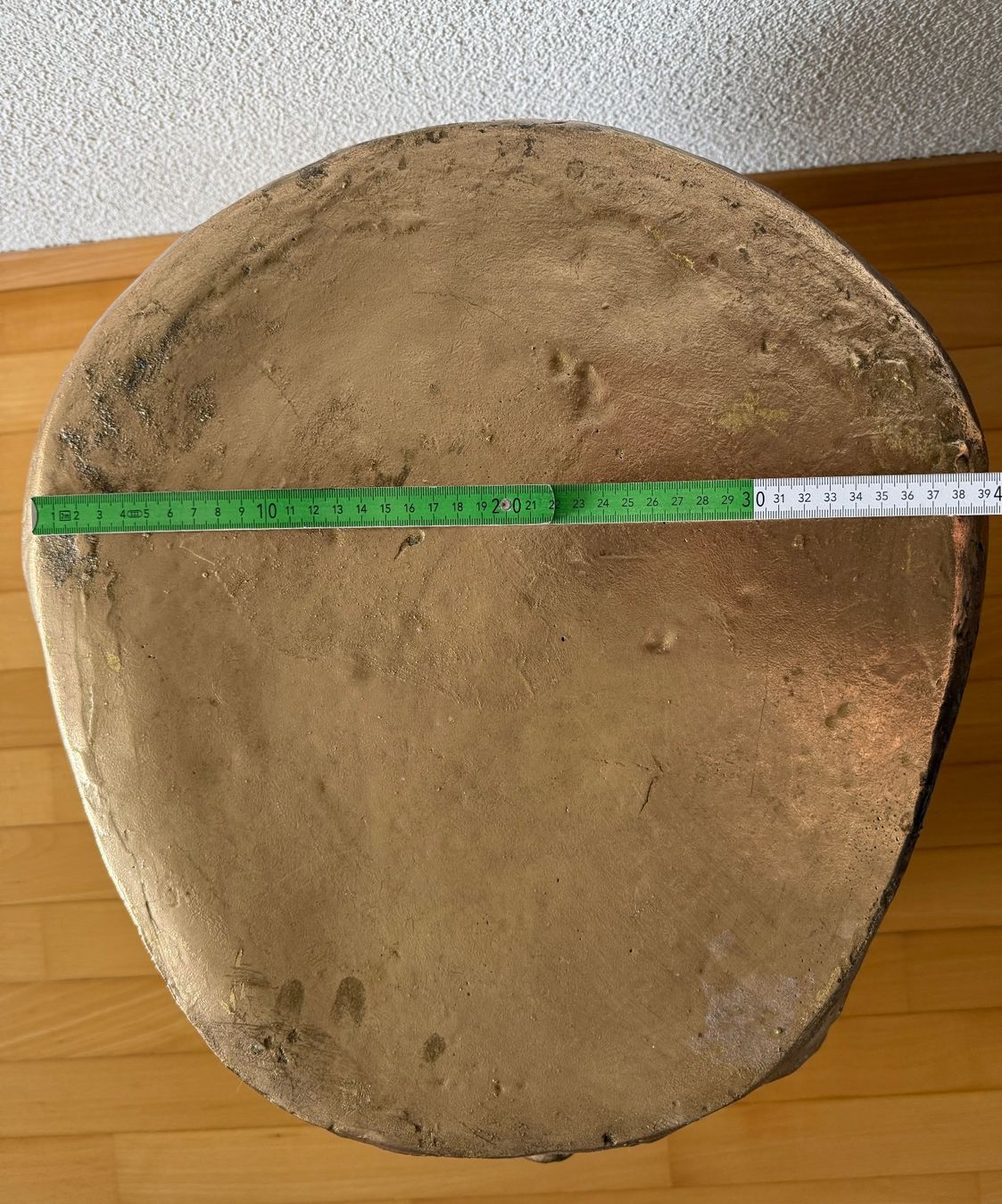 Maisons du monde Tavoli: Goldiger Beistelltisch in Schädelform – Usato da Reinach AG venduto da Majo.K 7