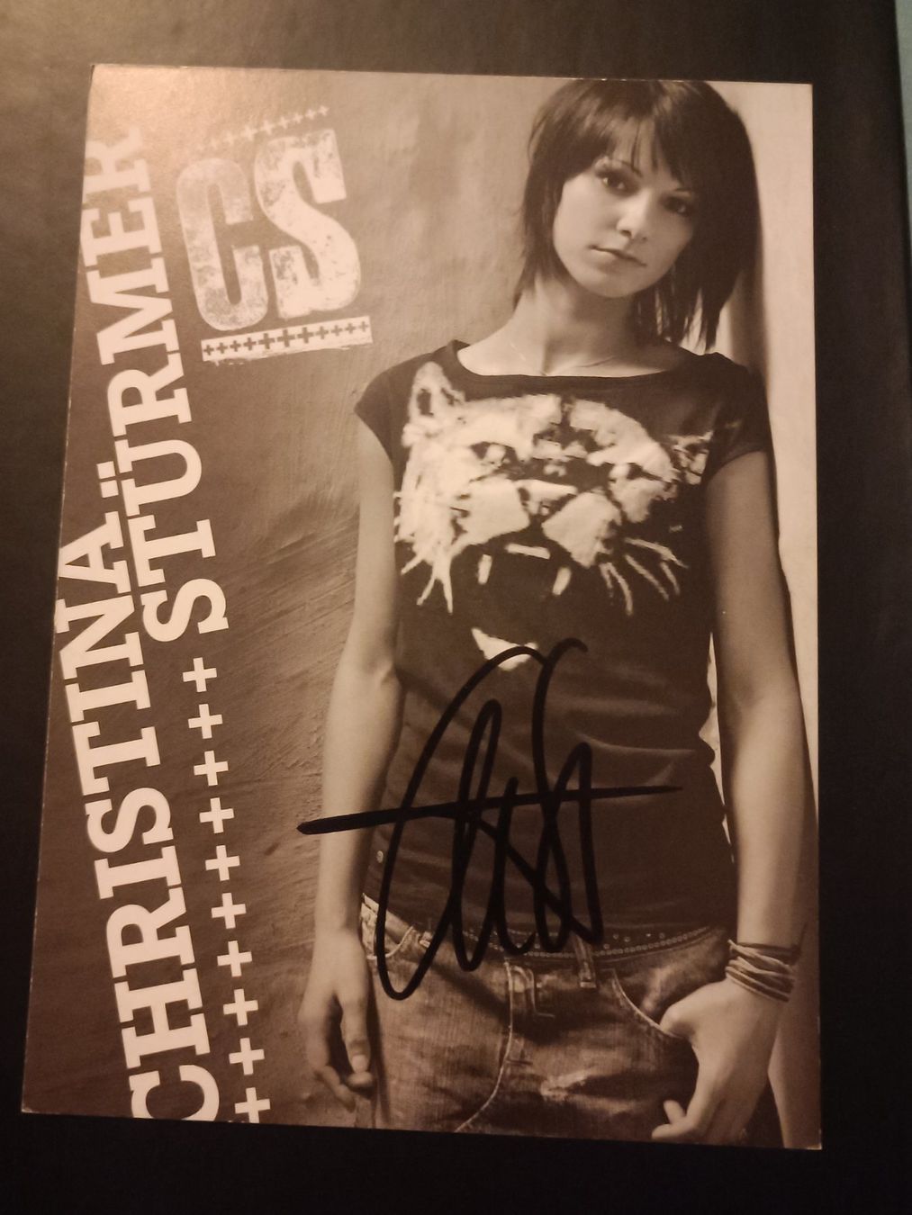 Autogramme: Christina Stürmer -  handsignierte Autogrammkarte – Gebraucht aus Menziken von Artographs