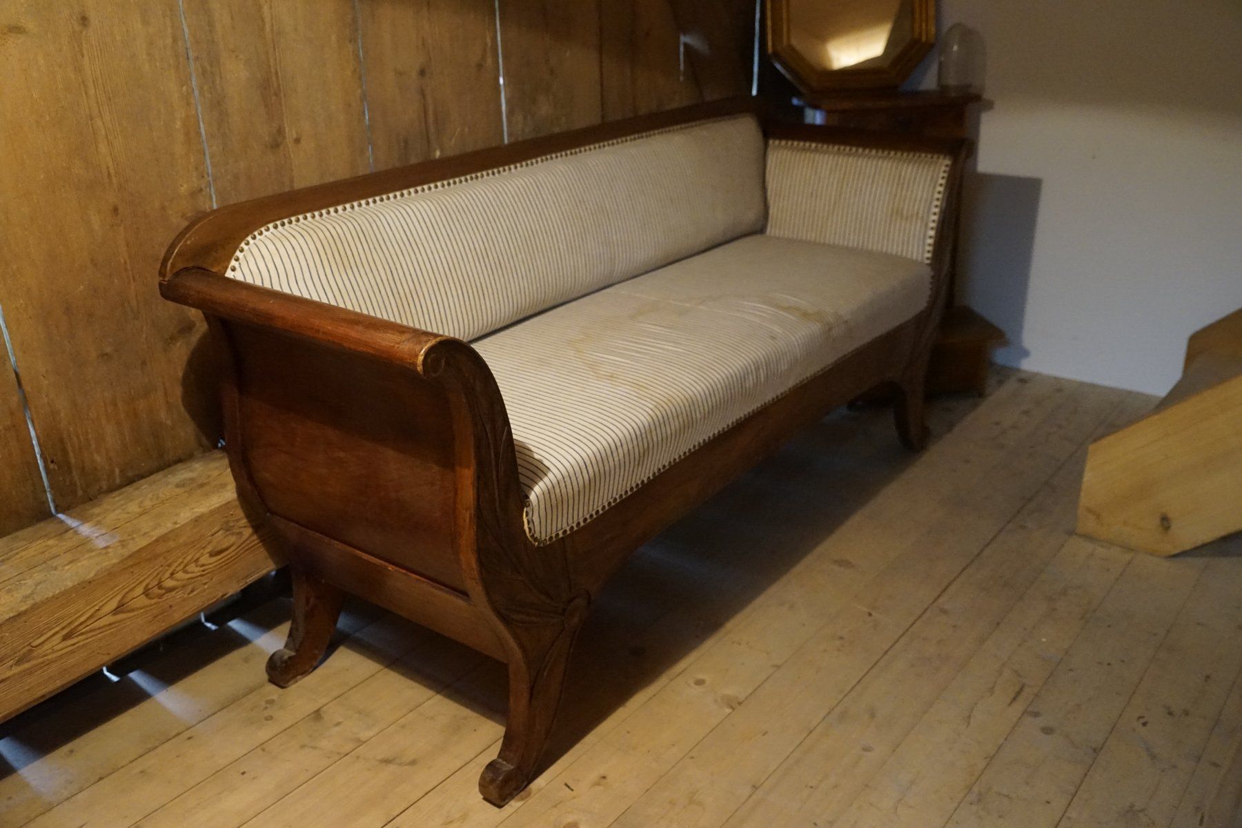 Divani: Sofa Biedermeier auf Nussbaum – Usato da Hinwil venduto da Antikfischer 8