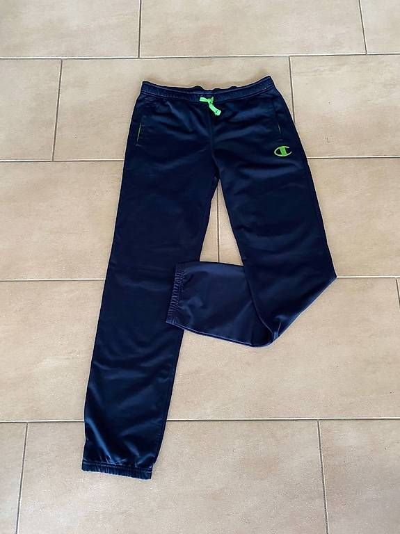 Hosen: Training/Jogging 162-167cm CHAMPION – Gebraucht aus Poliez-le-Grand von Mims82 1