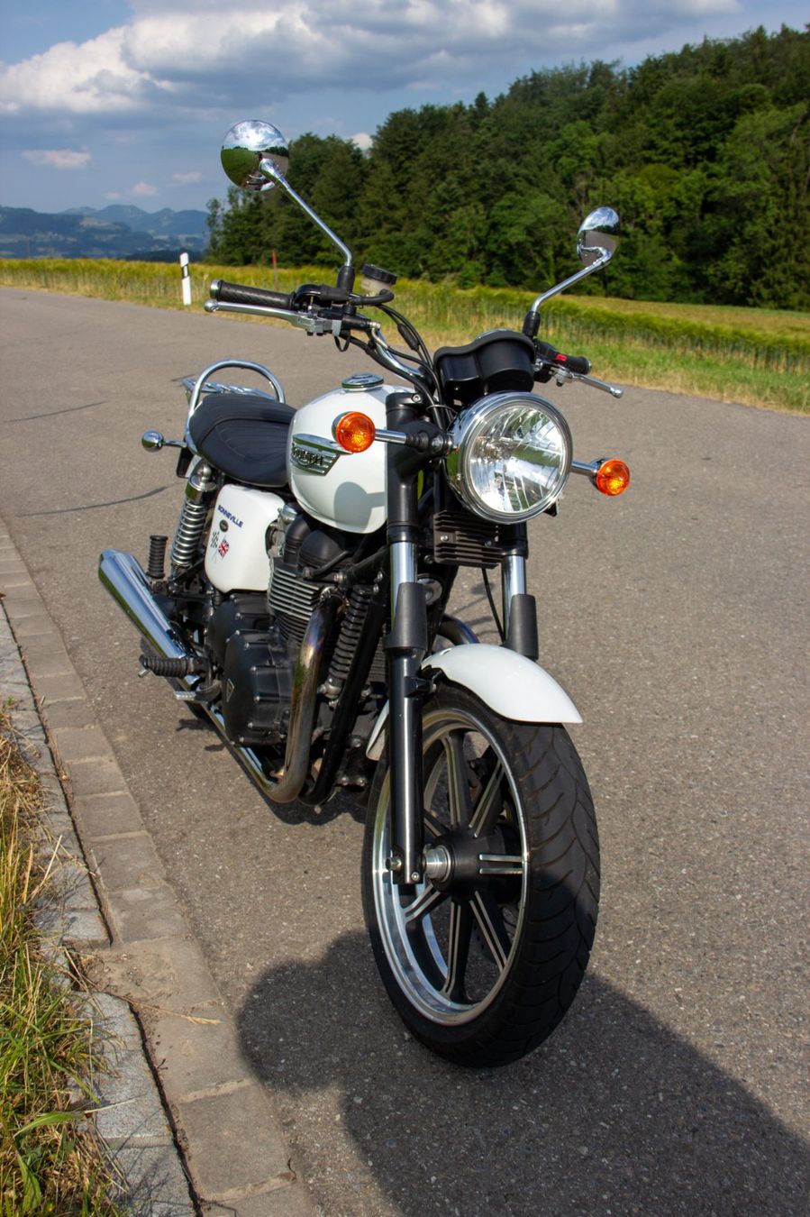 Triumph Strada: Triumph Bonneville weiss – Usato da Zürich venduto da Bear7 6