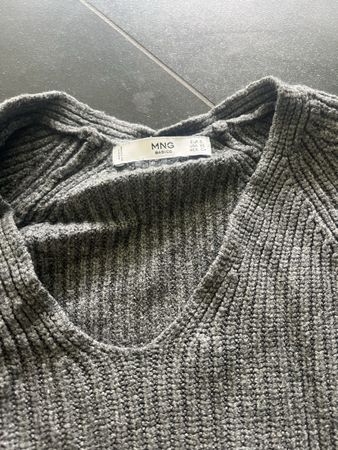 Graues lockeres Strickkleid von Mango, Grösse S
