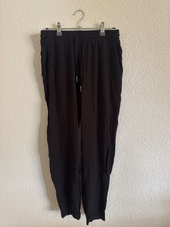 Schwarze Stoffhose, Grösse 34