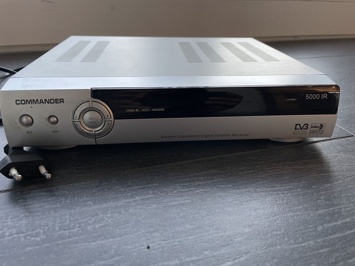 Ricevitori: Digitaler Satelliten Receiver Commander 5000 IR – Usato da Kreuzlingen venduto da The.KNGE.Family