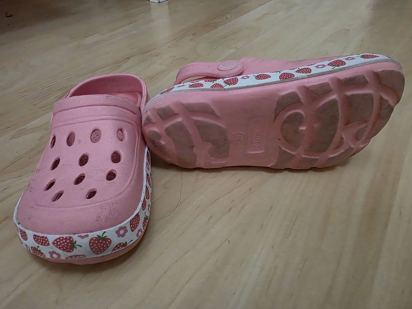 Crocs Scarpe per ragazzi: Kinder Hausschuhe Gr.25 – Usato da Beinwil am See venduto da Melly1989 2