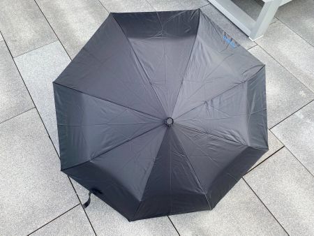 Sehr kompakter kleiner Regenschirm in Schwarz, Fabrikneu