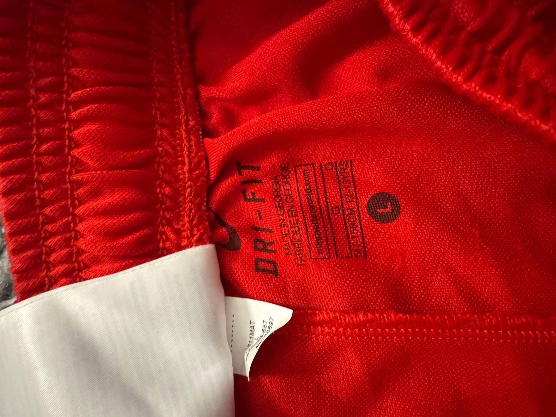 Nike Pantaloni: Wolfsburg Fussballshorts – Usato da Römerswil LU venduto da oli_9hd5 1