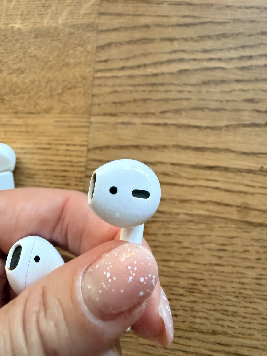 Apple Casques audio: Apple AirPods  – Défectueux à Sugiez par Mlle_Bakets 7