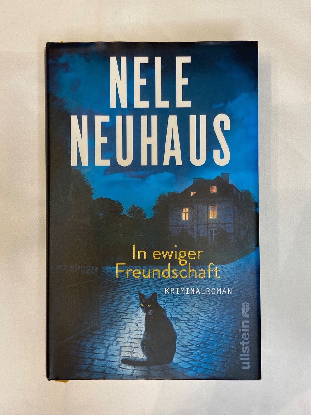 Libri: In ewiger Freundschaft - Nele Neuhaus – Usato da Zürich venduto da dedasiba