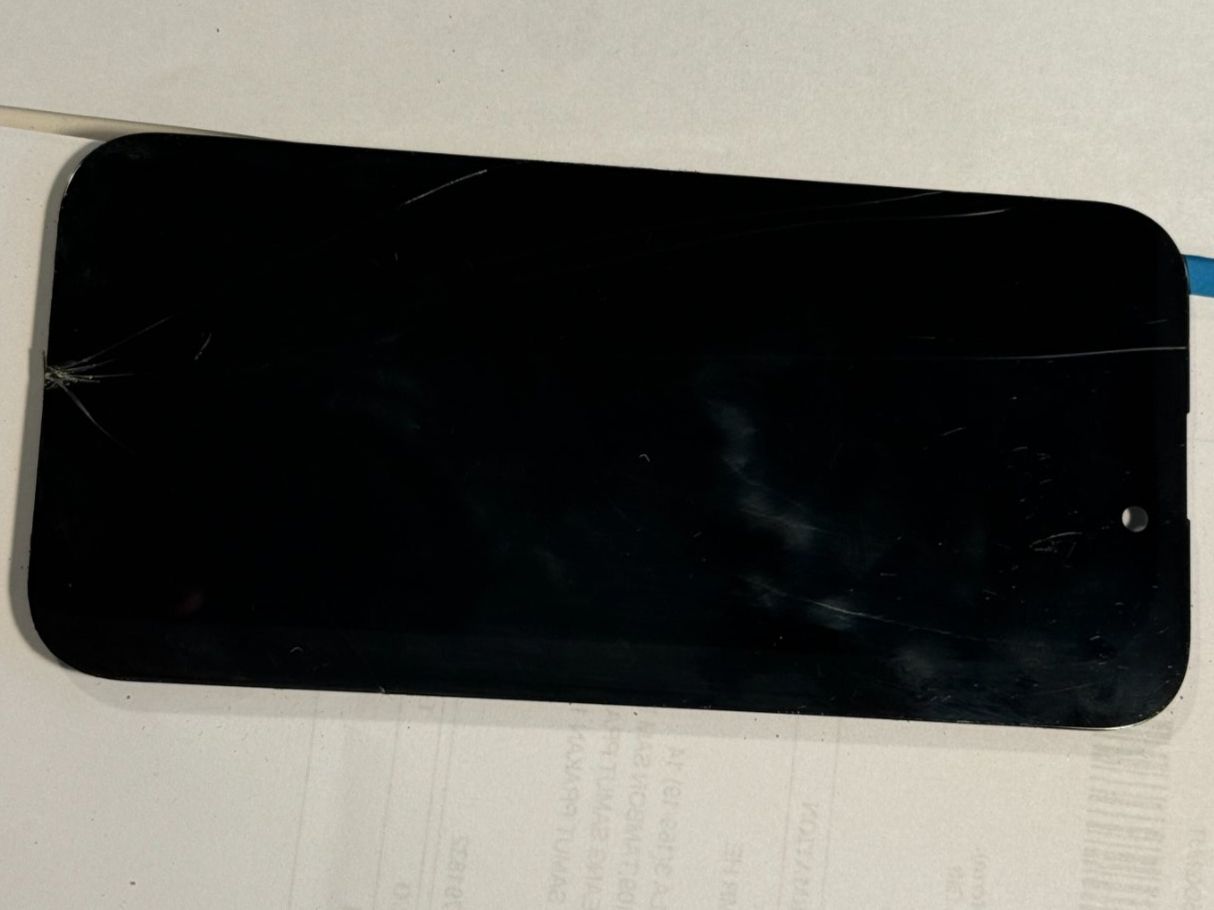Apple Handys / Smartphones: Écran original iPhone 15 partiellement abîmé – Defekt aus Morges von DA-repa 4