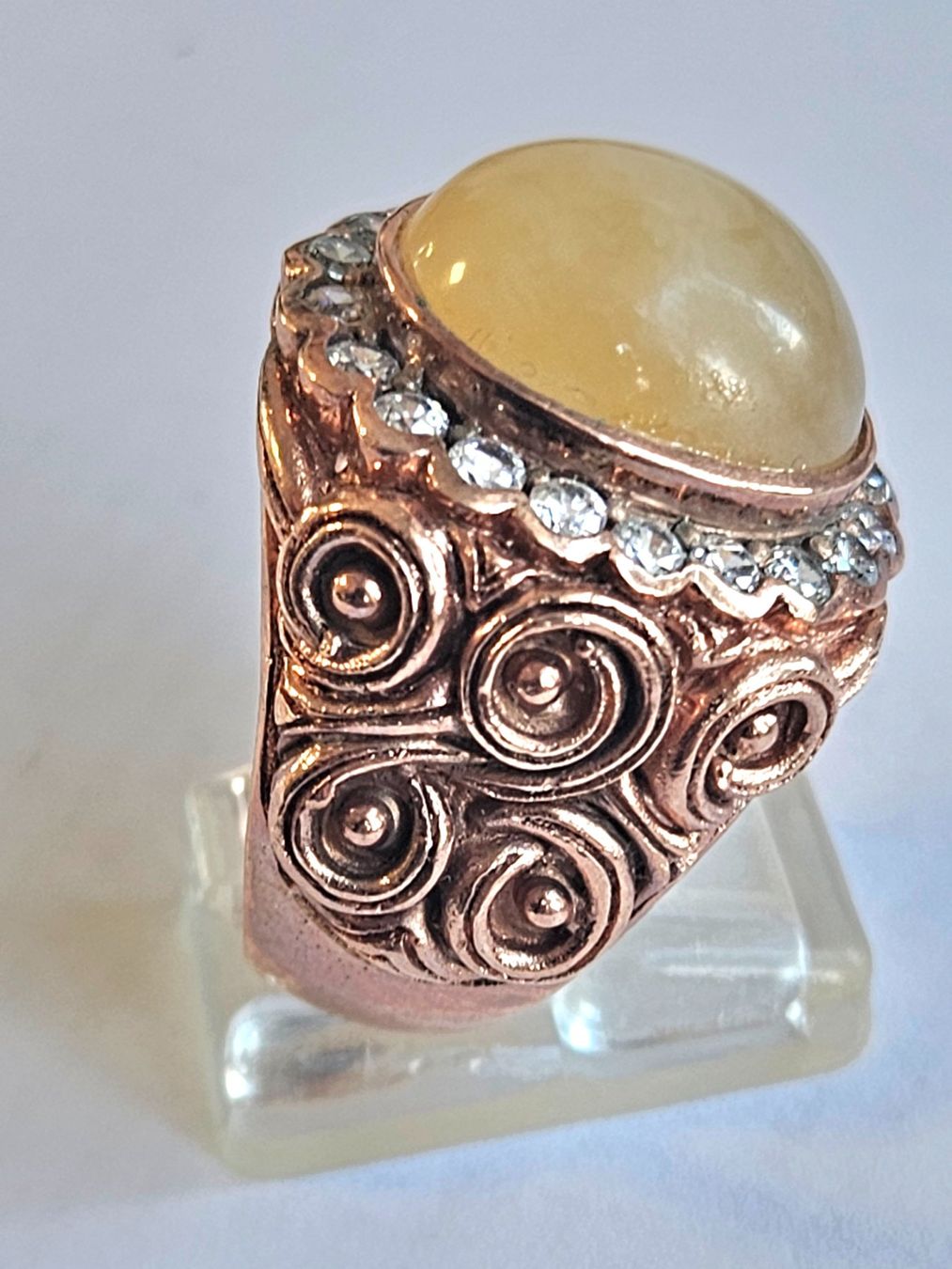 Bagues: Ring mit hellem Cabochon Jade – Neuf (Voir description) à Zürich par adriben 3